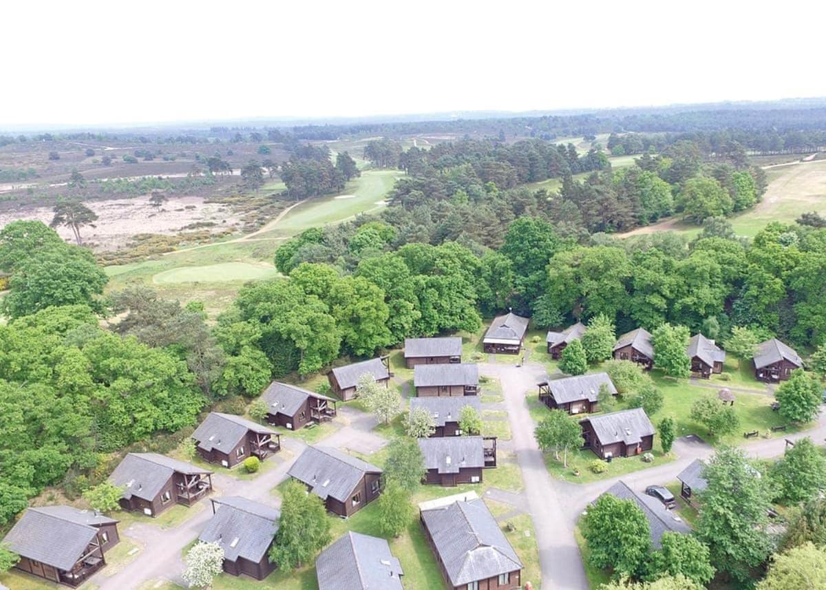 Tilford Woods Lodge Retreat Farnham  Exterior photo