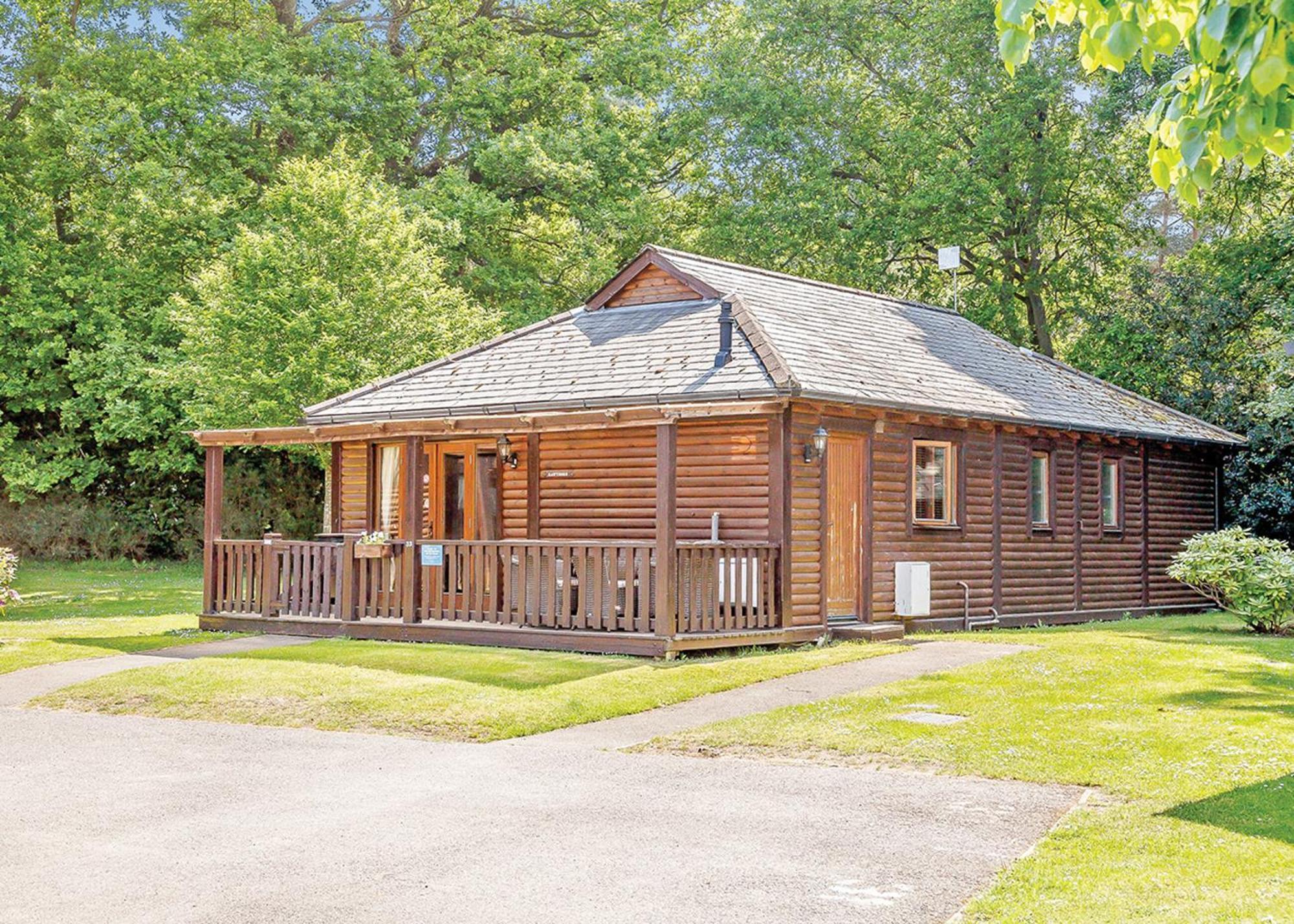 Tilford Woods Lodge Retreat Farnham  Exterior photo