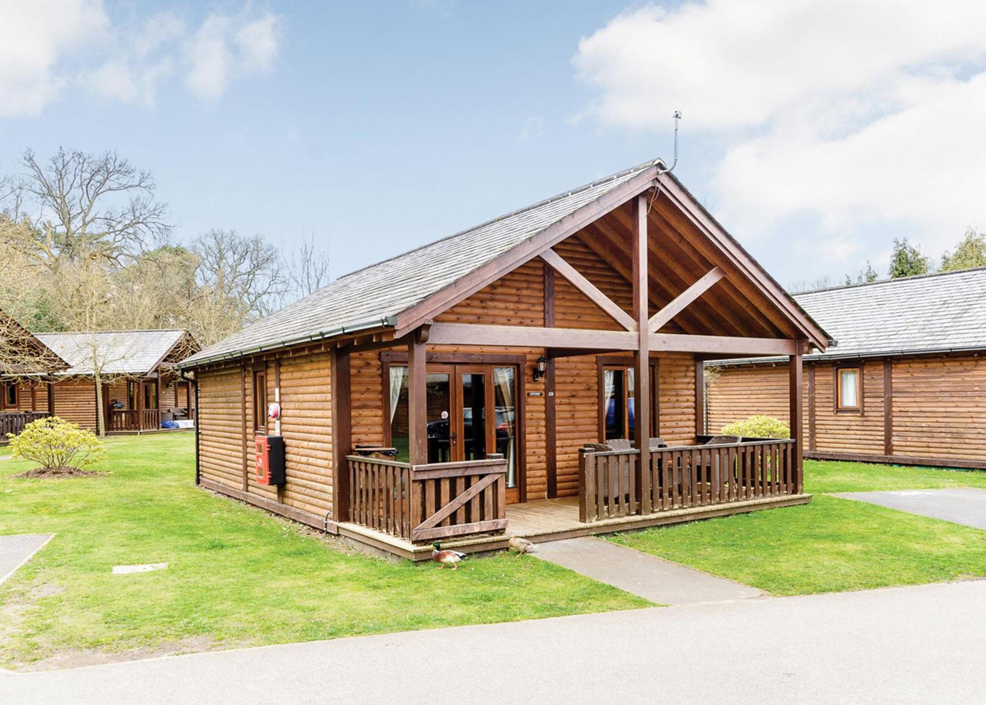 Tilford Woods Lodge Retreat Farnham  Exterior photo